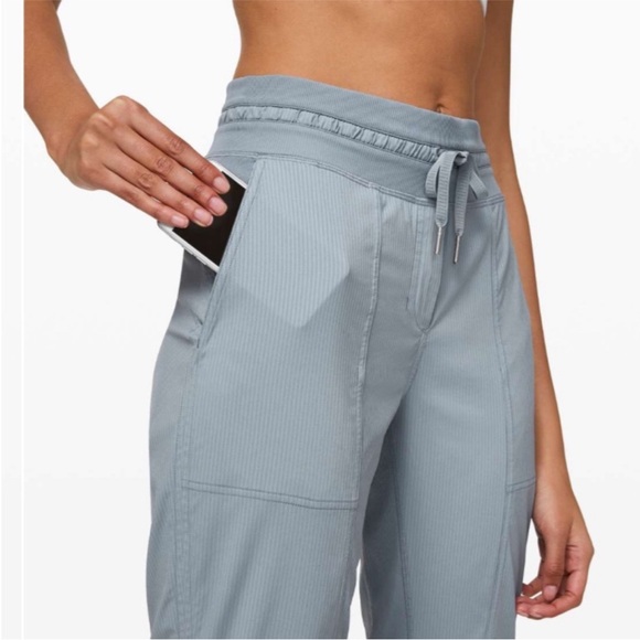 NWT Lululemon dance studio MR crop - Picture 7 of 12